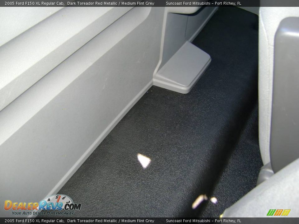 2005 Ford F150 XL Regular Cab Dark Toreador Red Metallic / Medium Flint Grey Photo #24