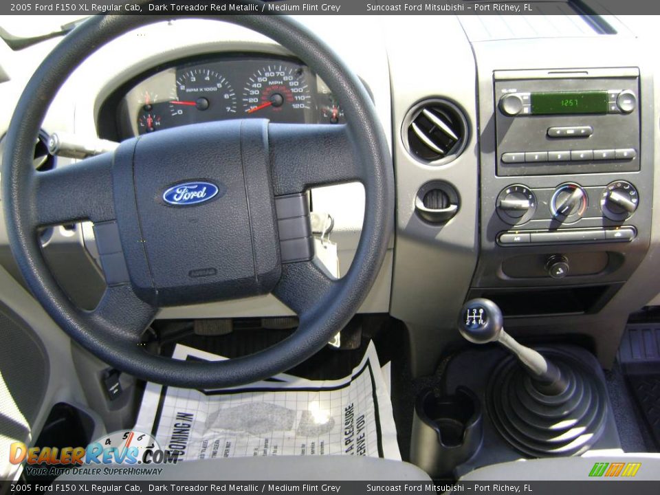 2005 Ford F150 XL Regular Cab Dark Toreador Red Metallic / Medium Flint Grey Photo #26