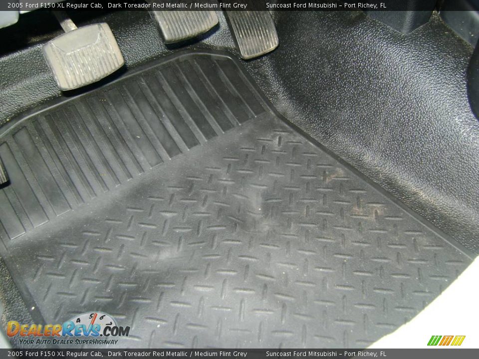 2005 Ford F150 XL Regular Cab Dark Toreador Red Metallic / Medium Flint Grey Photo #28