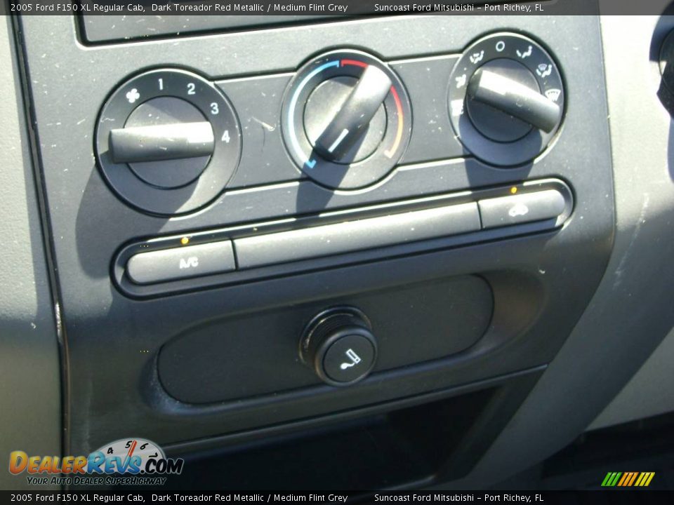 2005 Ford F150 XL Regular Cab Dark Toreador Red Metallic / Medium Flint Grey Photo #30