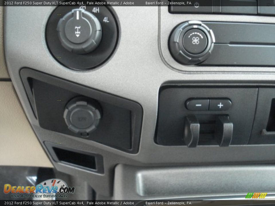 2012 Ford F250 Super Duty XLT SuperCab 4x4 Pale Adobe Metallic / Adobe Photo #17