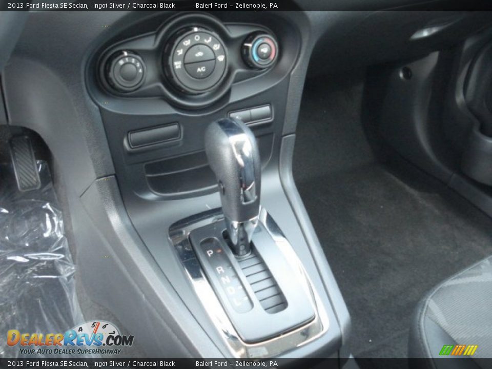 2013 Ford Fiesta SE Sedan Ingot Silver / Charcoal Black Photo #17