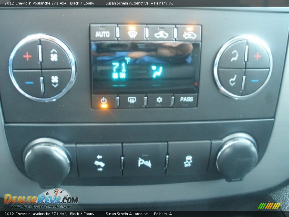 2012 Chevrolet Avalanche Z71 4x4 Black / Ebony Photo #30