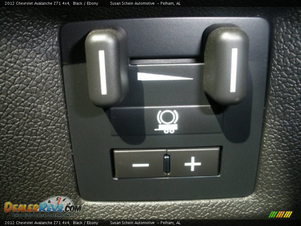 2012 Chevrolet Avalanche Z71 4x4 Black / Ebony Photo #32
