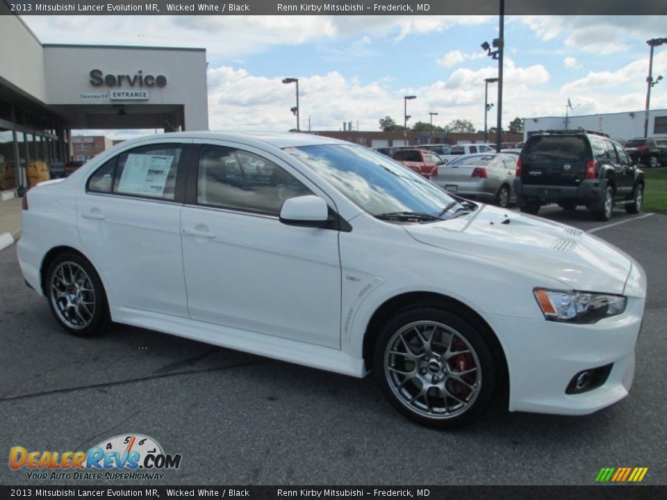 Front 3/4 View of 2013 Mitsubishi Lancer Evolution MR Photo #8