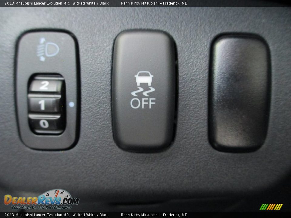 Controls of 2013 Mitsubishi Lancer Evolution MR Photo #13