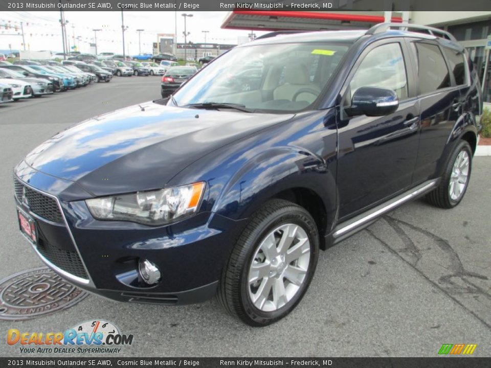 Front 3/4 View of 2013 Mitsubishi Outlander SE AWD Photo #1