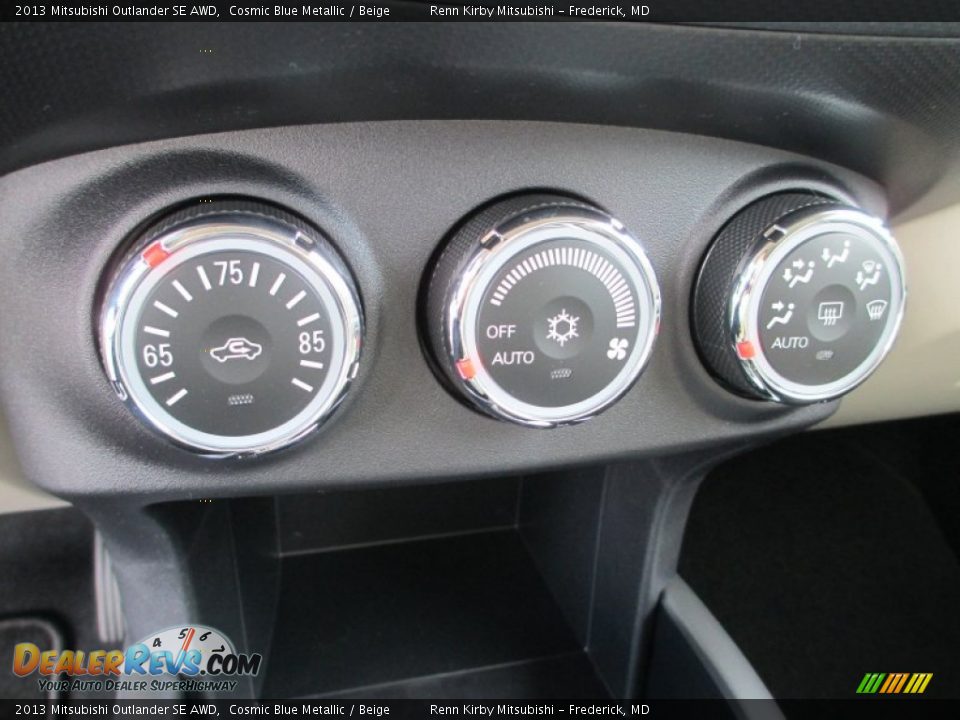 Controls of 2013 Mitsubishi Outlander SE AWD Photo #19