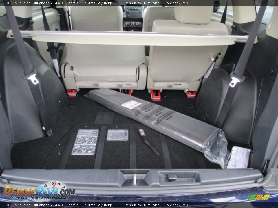 2013 Mitsubishi Outlander SE AWD Trunk Photo #24