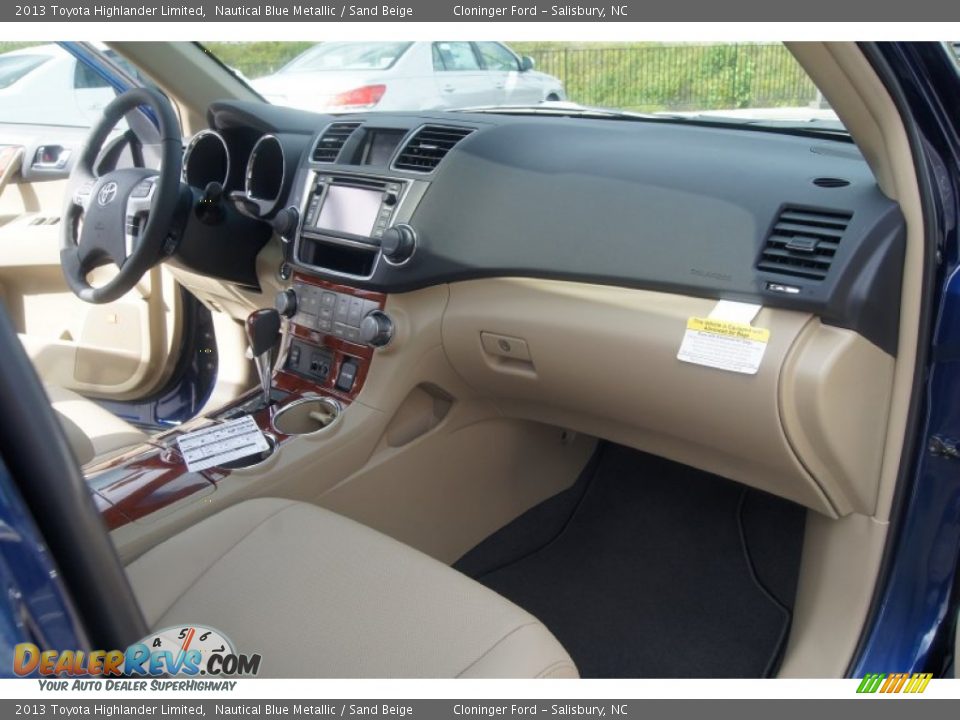 Dashboard of 2013 Toyota Highlander Limited Photo #19