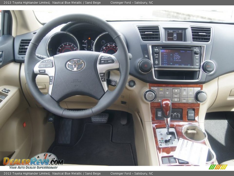 Dashboard of 2013 Toyota Highlander Limited Photo #26