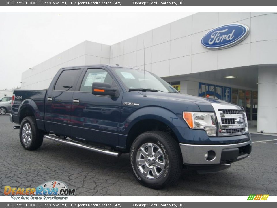Front 3/4 View of 2013 Ford F150 XLT SuperCrew 4x4 Photo #1