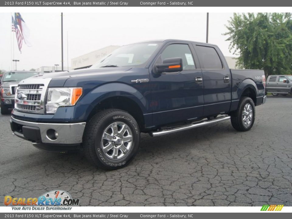 Front 3/4 View of 2013 Ford F150 XLT SuperCrew 4x4 Photo #6