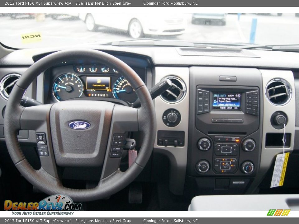 Dashboard of 2013 Ford F150 XLT SuperCrew 4x4 Photo #25
