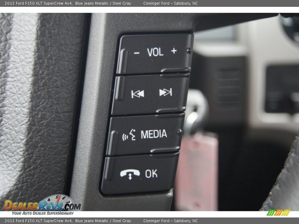 Controls of 2013 Ford F150 XLT SuperCrew 4x4 Photo #29