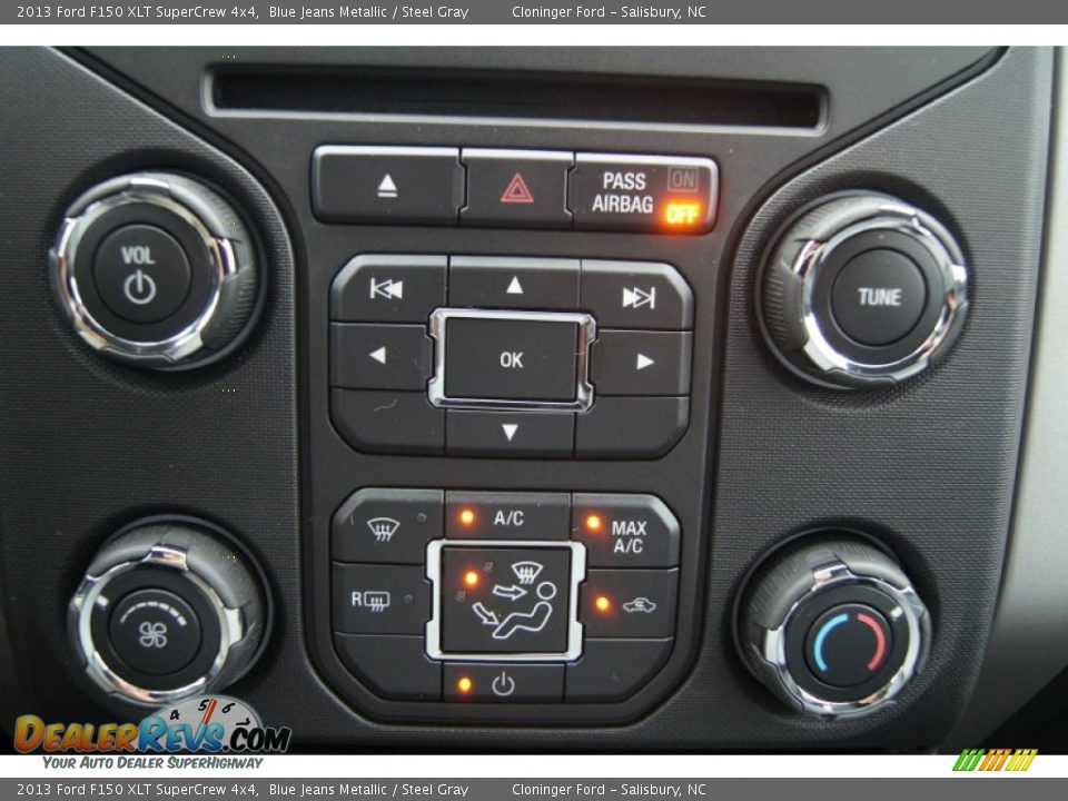 Controls of 2013 Ford F150 XLT SuperCrew 4x4 Photo #34