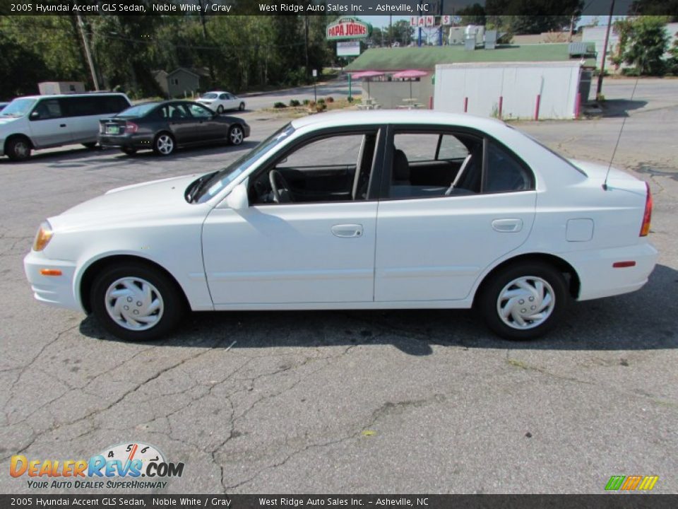 2005 Hyundai Accent GLS Sedan Noble White / Gray Photo #9