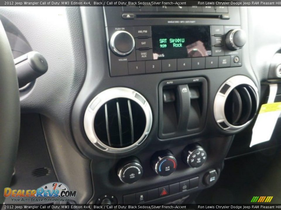 Controls of 2012 Jeep Wrangler Call of Duty: MW3 Edition 4x4 Photo #18