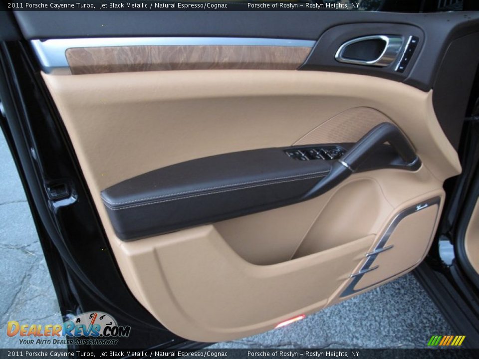 Door Panel of 2011 Porsche Cayenne Turbo Photo #13