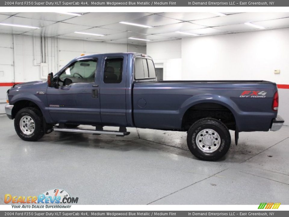 2004 Ford F350 Super Duty XLT SuperCab 4x4 Medium Wedgewood Blue Metallic / Medium Flint Photo #11