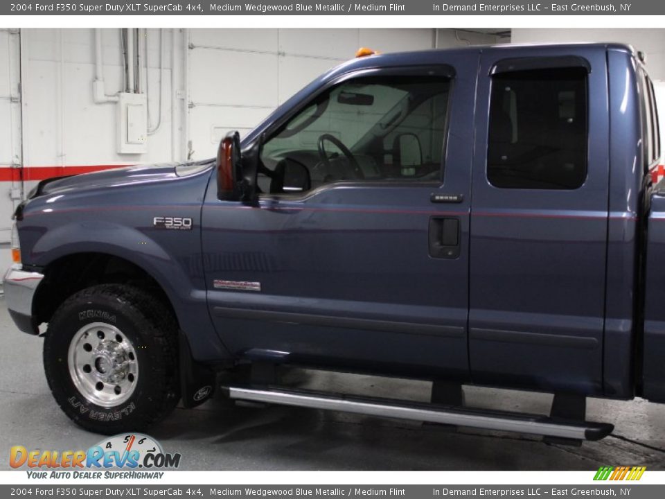 2004 Ford F350 Super Duty XLT SuperCab 4x4 Medium Wedgewood Blue Metallic / Medium Flint Photo #12