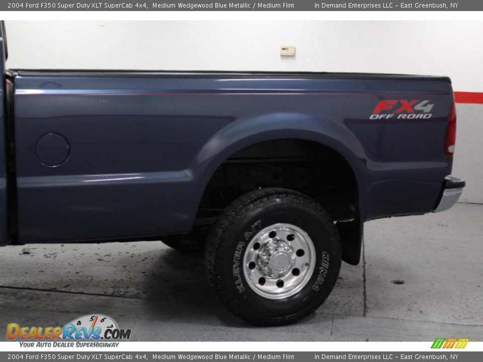 2004 Ford F350 Super Duty XLT SuperCab 4x4 Medium Wedgewood Blue Metallic / Medium Flint Photo #13