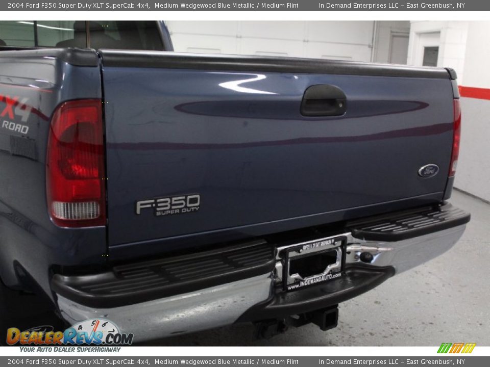 2004 Ford F350 Super Duty XLT SuperCab 4x4 Medium Wedgewood Blue Metallic / Medium Flint Photo #16