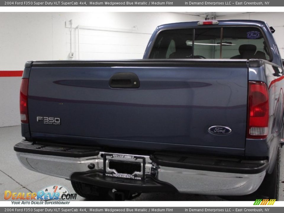 2004 Ford F350 Super Duty XLT SuperCab 4x4 Medium Wedgewood Blue Metallic / Medium Flint Photo #17