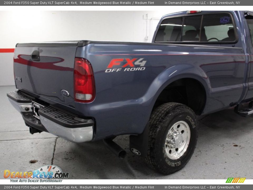 2004 Ford F350 Super Duty XLT SuperCab 4x4 Medium Wedgewood Blue Metallic / Medium Flint Photo #19