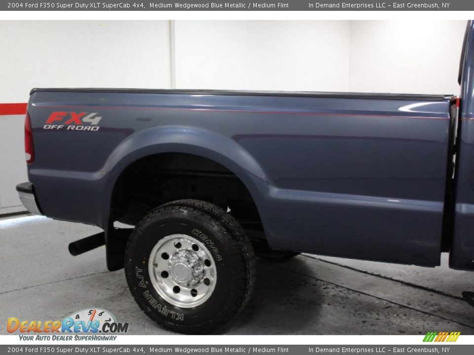 2004 Ford F350 Super Duty XLT SuperCab 4x4 Medium Wedgewood Blue Metallic / Medium Flint Photo #20