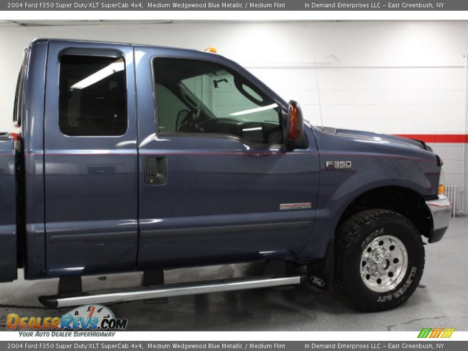 2004 Ford F350 Super Duty XLT SuperCab 4x4 Medium Wedgewood Blue Metallic / Medium Flint Photo #21