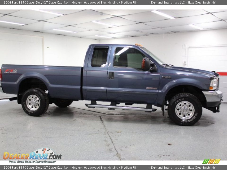 2004 Ford F350 Super Duty XLT SuperCab 4x4 Medium Wedgewood Blue Metallic / Medium Flint Photo #22