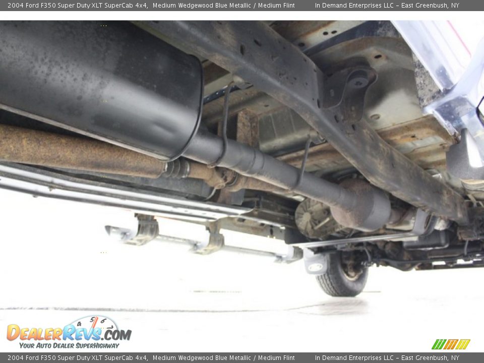 Undercarriage of 2004 Ford F350 Super Duty XLT SuperCab 4x4 Photo #34