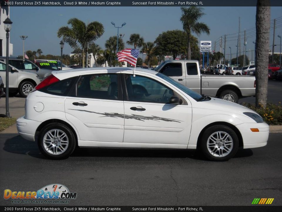 2003 Ford Focus ZX5 Hatchback Cloud 9 White / Medium Graphite Photo #2