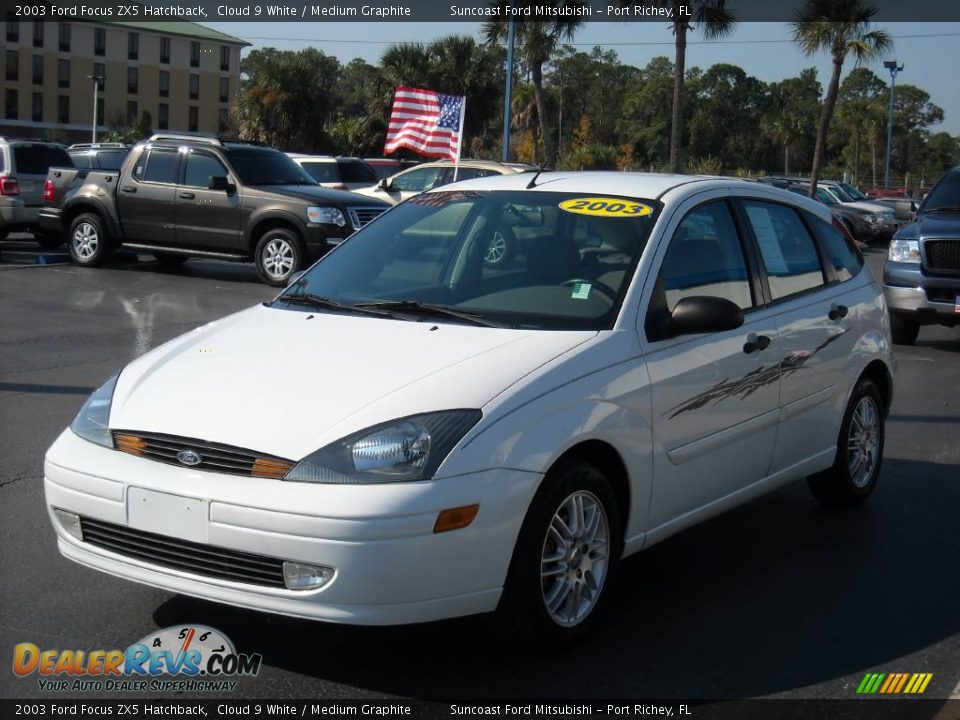 2003 Ford Focus ZX5 Hatchback Cloud 9 White / Medium Graphite Photo #7