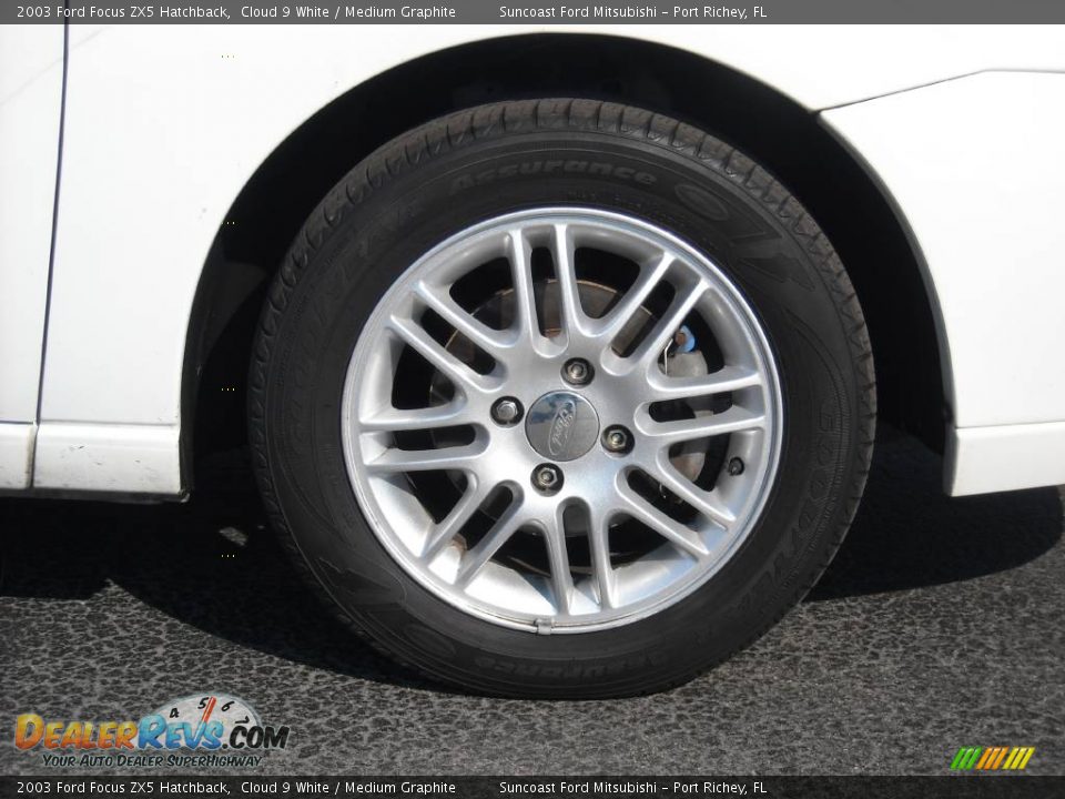 2003 Ford Focus ZX5 Hatchback Cloud 9 White / Medium Graphite Photo #9