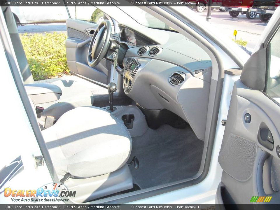 2003 Ford Focus ZX5 Hatchback Cloud 9 White / Medium Graphite Photo #17