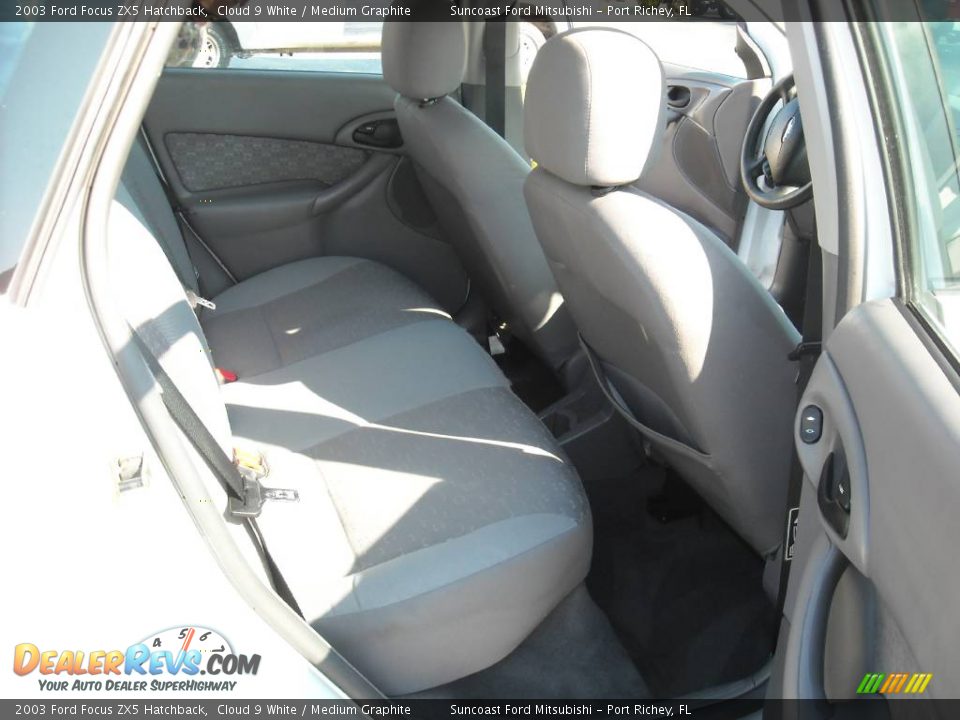 2003 Ford Focus ZX5 Hatchback Cloud 9 White / Medium Graphite Photo #18