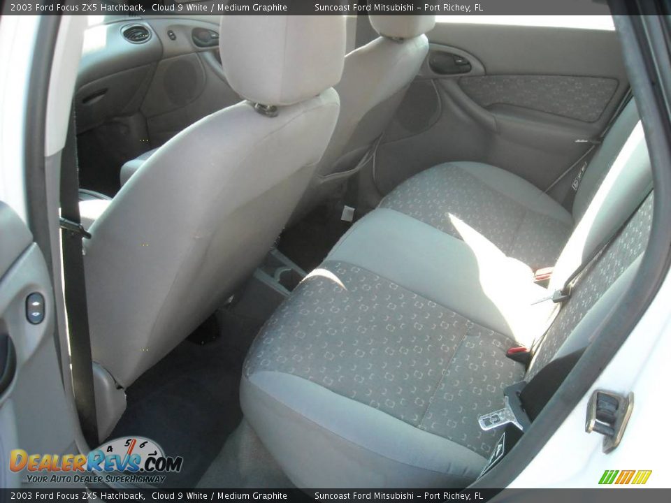 2003 Ford Focus ZX5 Hatchback Cloud 9 White / Medium Graphite Photo #19