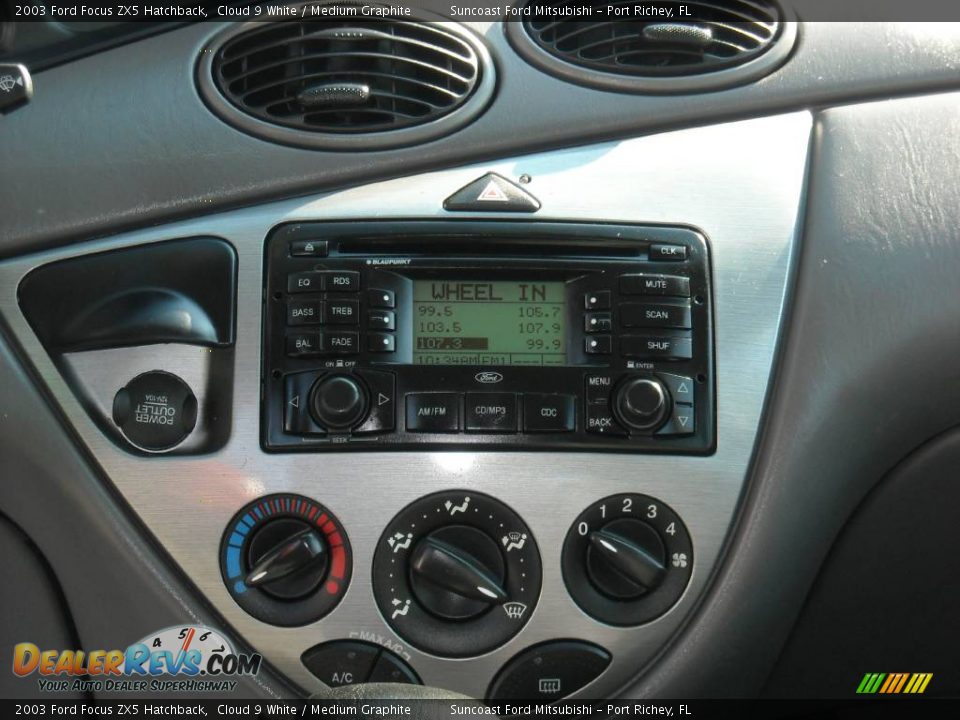 2003 Ford Focus ZX5 Hatchback Cloud 9 White / Medium Graphite Photo #21