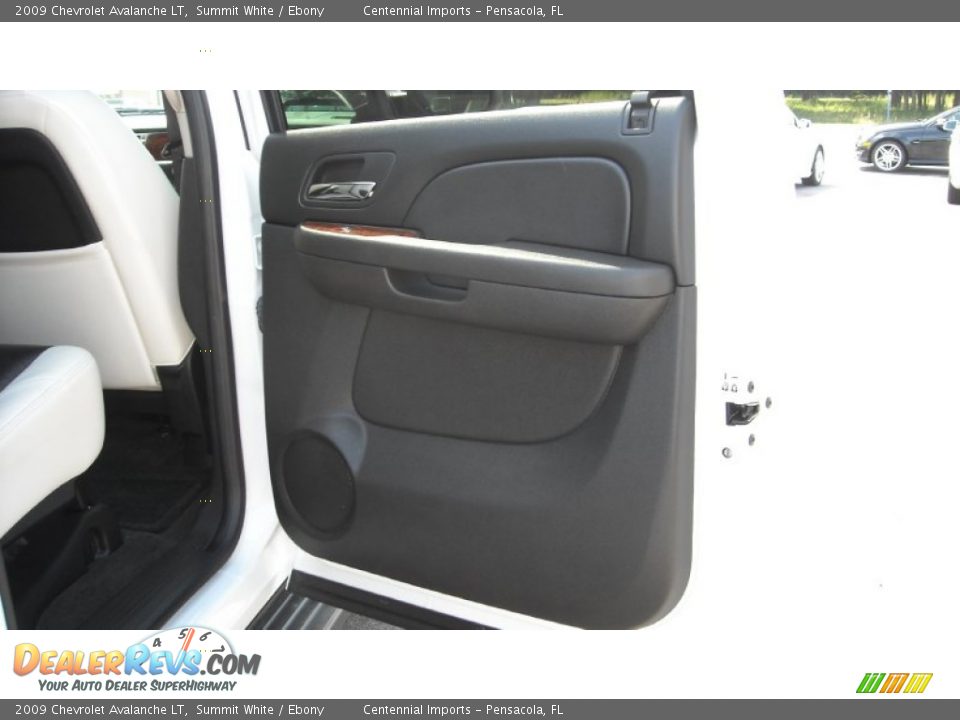 2009 Chevrolet Avalanche LT Summit White / Ebony Photo #23