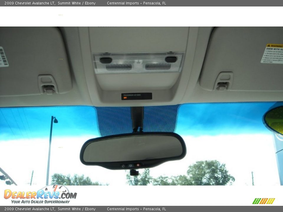 2009 Chevrolet Avalanche LT Summit White / Ebony Photo #26