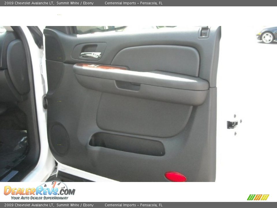 2009 Chevrolet Avalanche LT Summit White / Ebony Photo #28