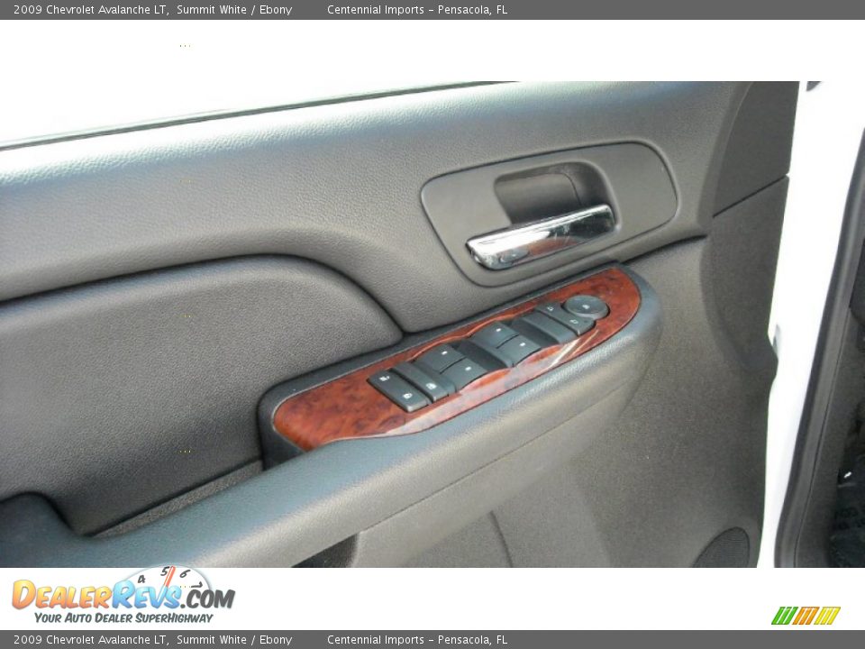 2009 Chevrolet Avalanche LT Summit White / Ebony Photo #31