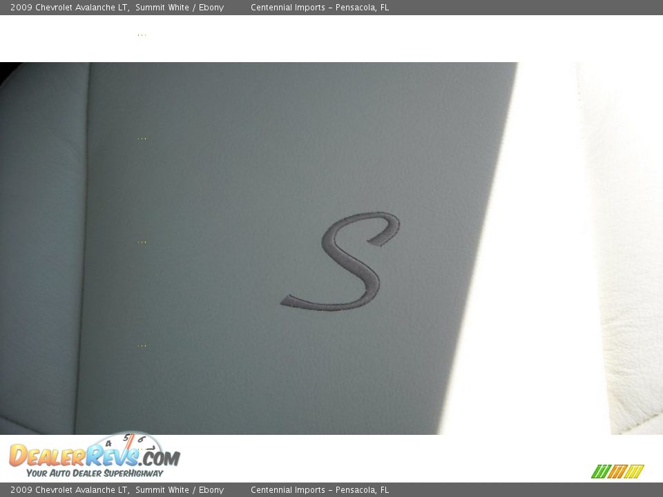 2009 Chevrolet Avalanche LT Summit White / Ebony Photo #34