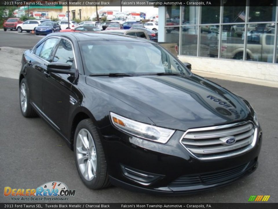 Front 3/4 View of 2013 Ford Taurus SEL Photo #2