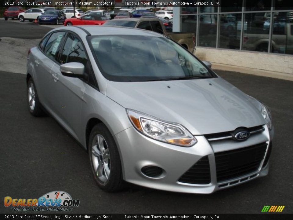 2013 Ford Focus SE Sedan Ingot Silver / Medium Light Stone Photo #2