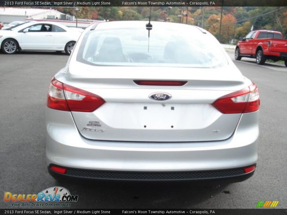 2013 Ford Focus SE Sedan Ingot Silver / Medium Light Stone Photo #7