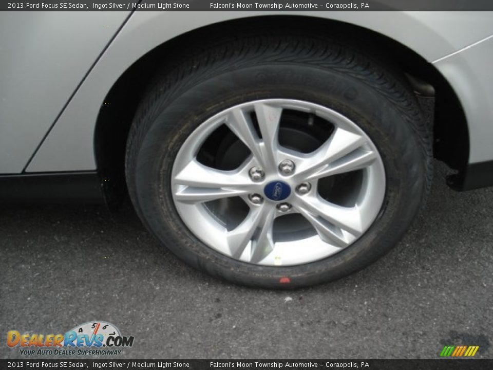 2013 Ford Focus SE Sedan Ingot Silver / Medium Light Stone Photo #9