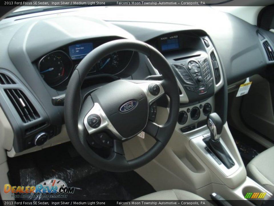 2013 Ford Focus SE Sedan Ingot Silver / Medium Light Stone Photo #10